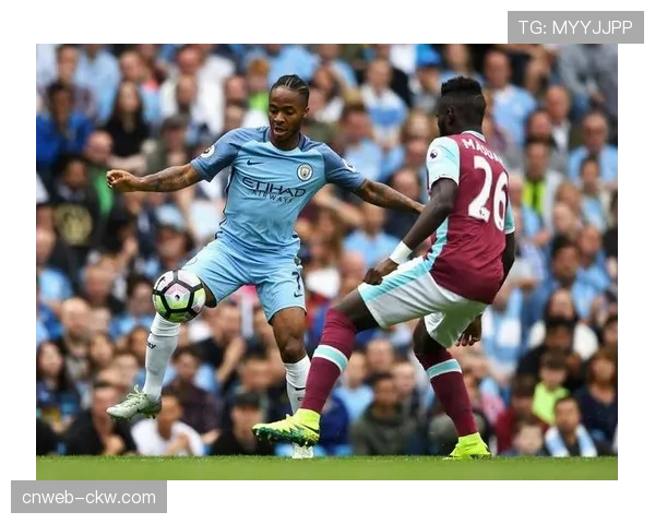 前西汉姆联前锋安东尼奥现身卡塔尔观战，转会赛利亚尚未敲定