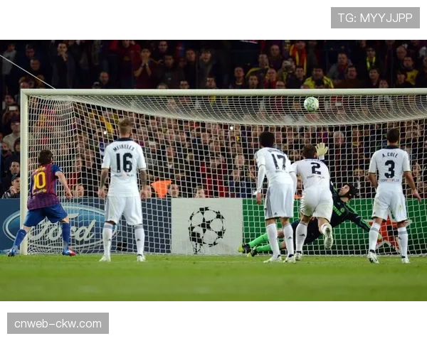 诺坎普的告别？镜头捕捉布斯克茨赛前长时间凝视草坪