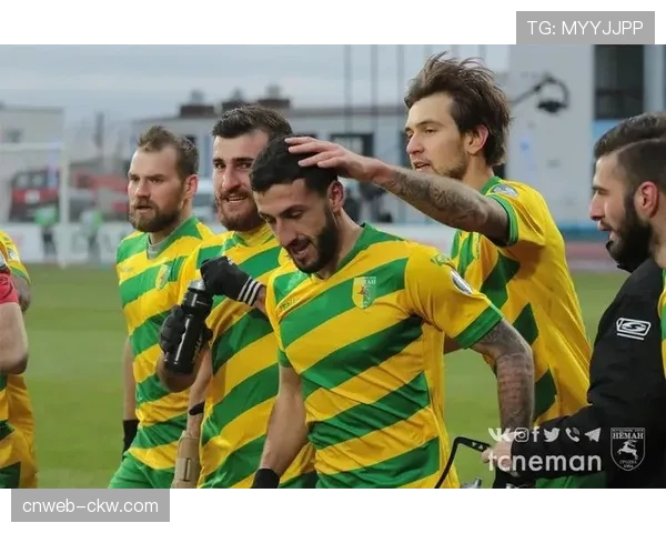 防守方被迫将防线推至半场logo附近，空间拉扯效应迫使教练重新思考轮转覆盖面积